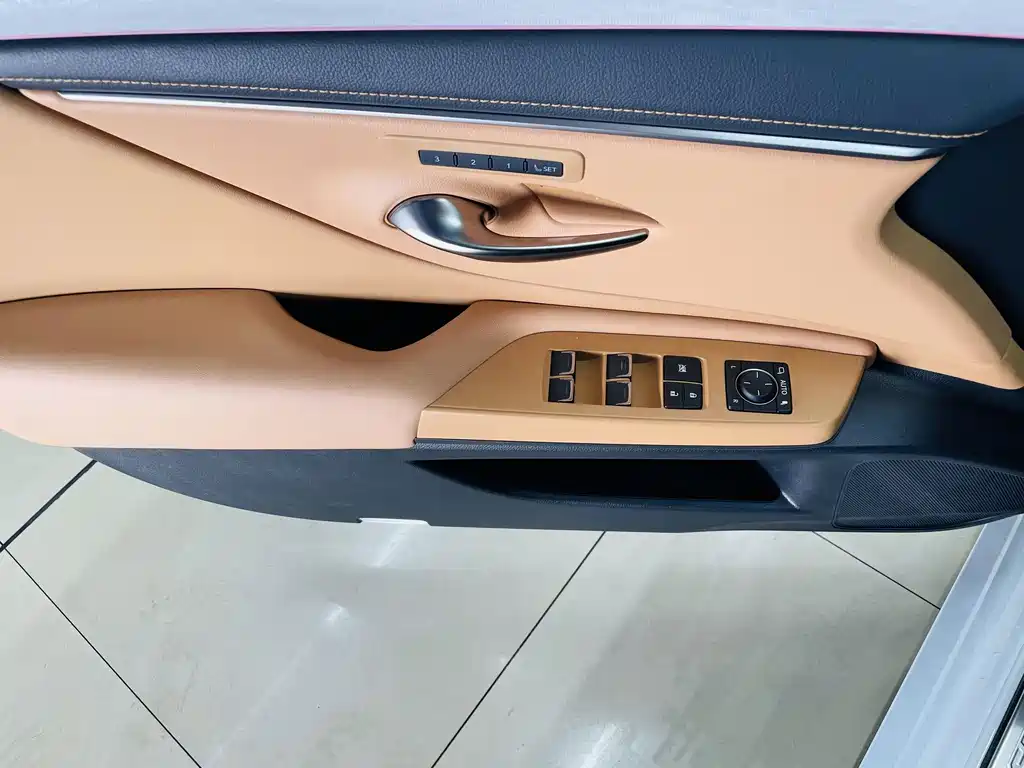 Lexus ES — миниатюра 15