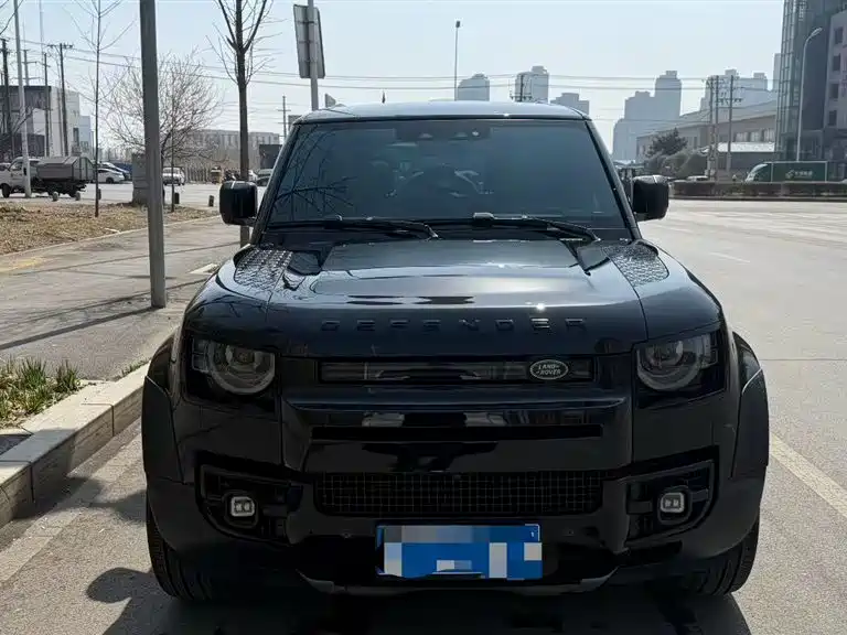 Land Rover Defender 2024