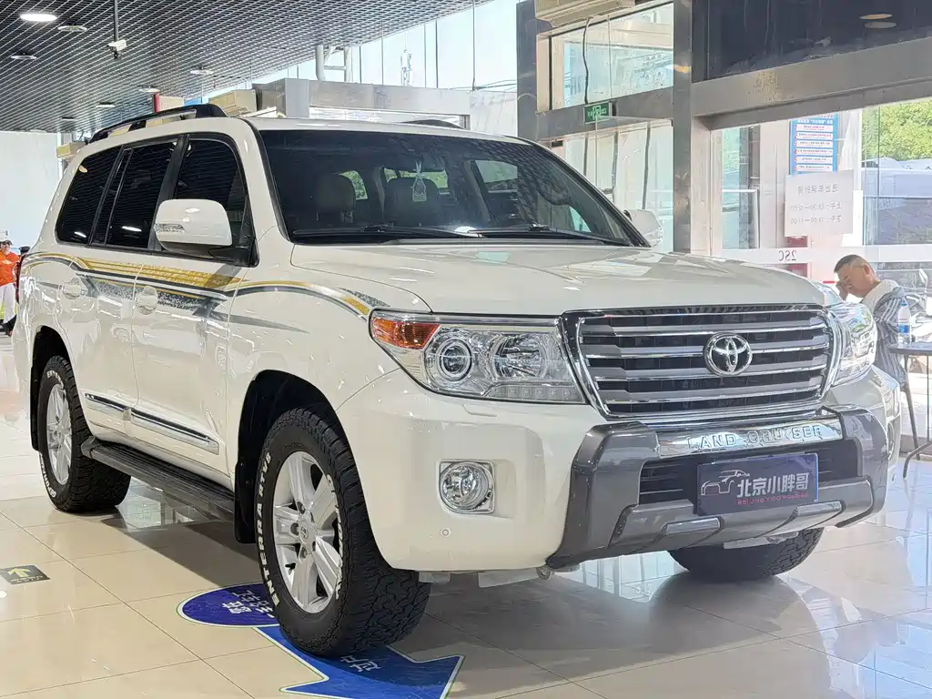 Toyota Land Cruiser 2012 4.6L AT VX-R