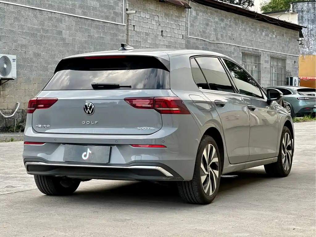 Volkswagen Golf 2026 300TSI Pro