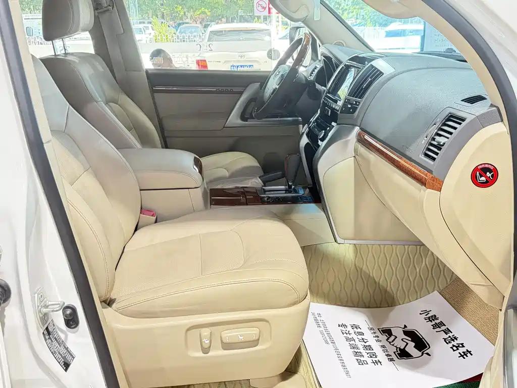 Toyota Land Cruiser 2012 4.6L AT VX-R