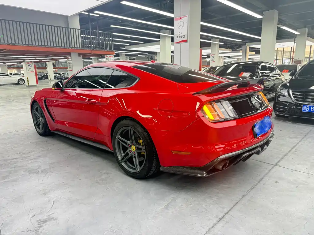 Ford Mustang — миниатюра 14