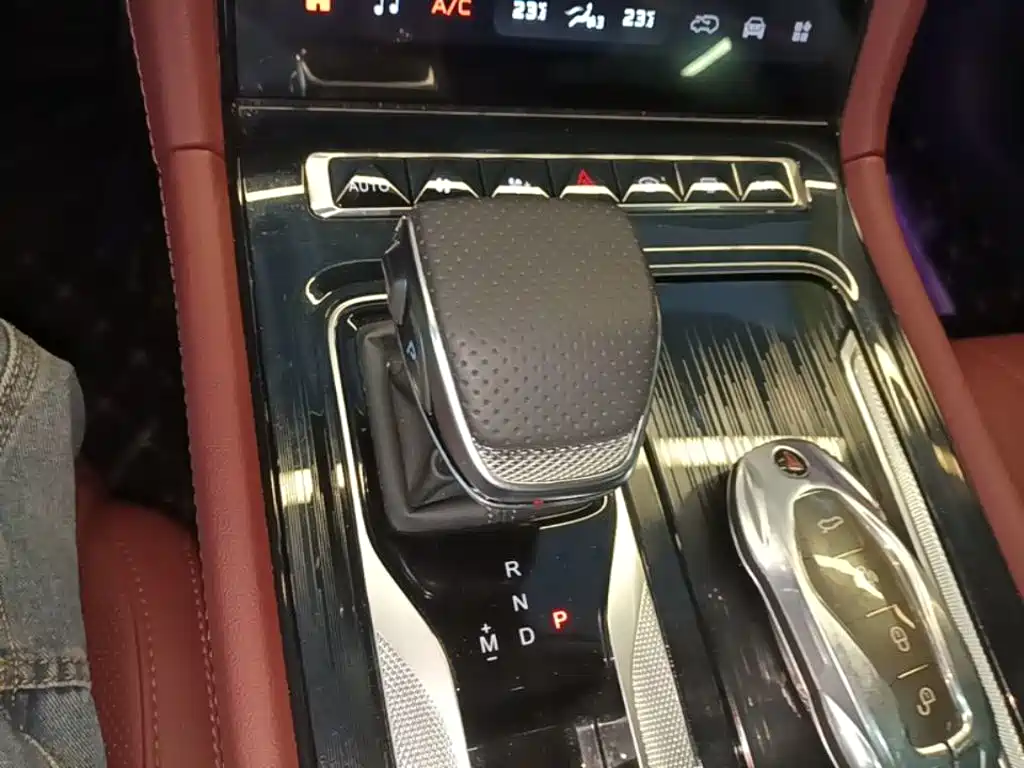 Hongqi Hongqi H5 — миниатюра 14