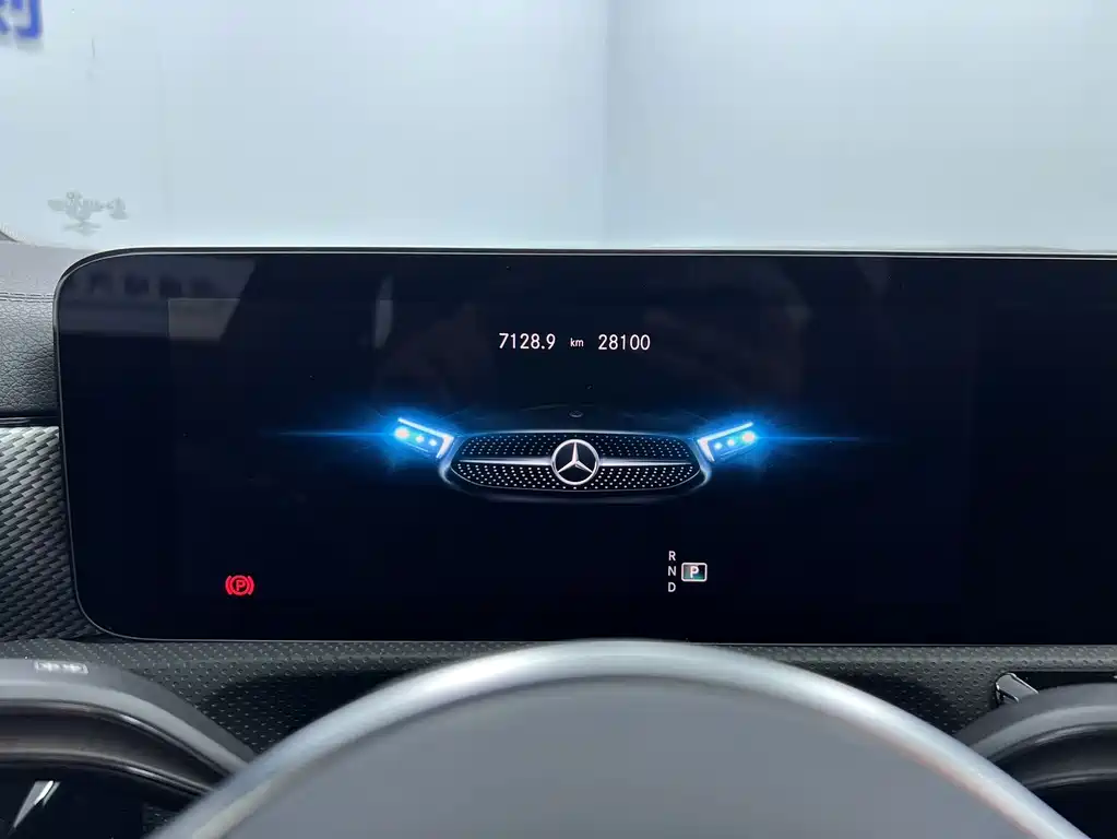 Mercedes-Benz A-Class Facelift A 180 L Sport Sedan, фото 16