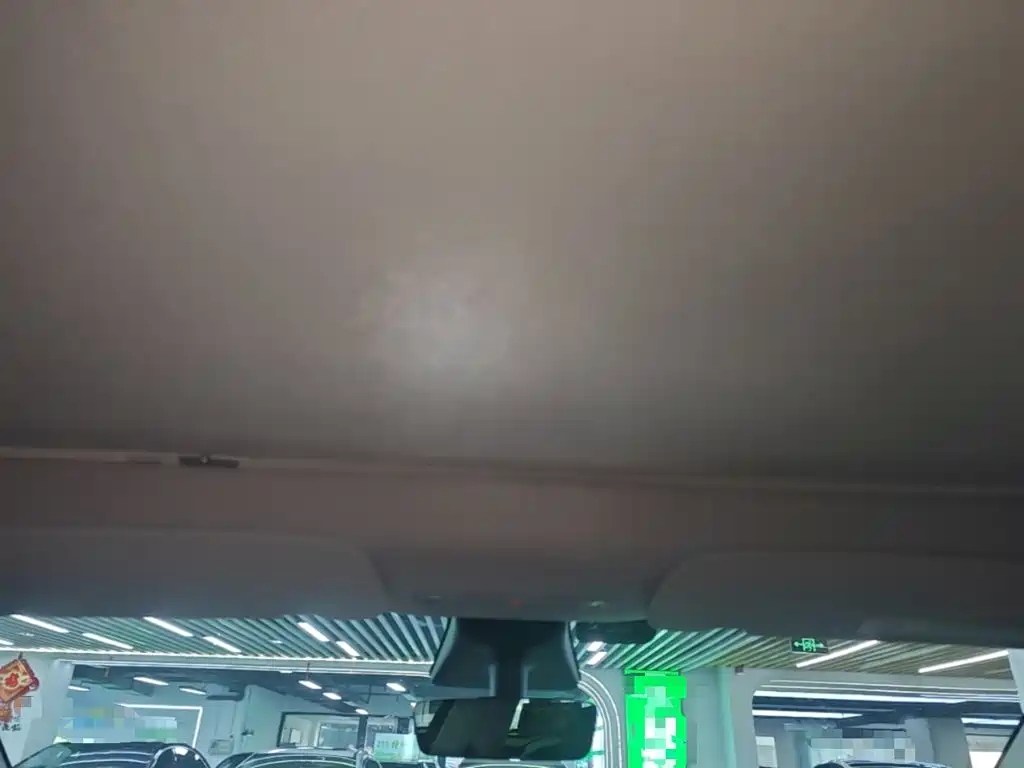 Tesla Model Y — миниатюра 18