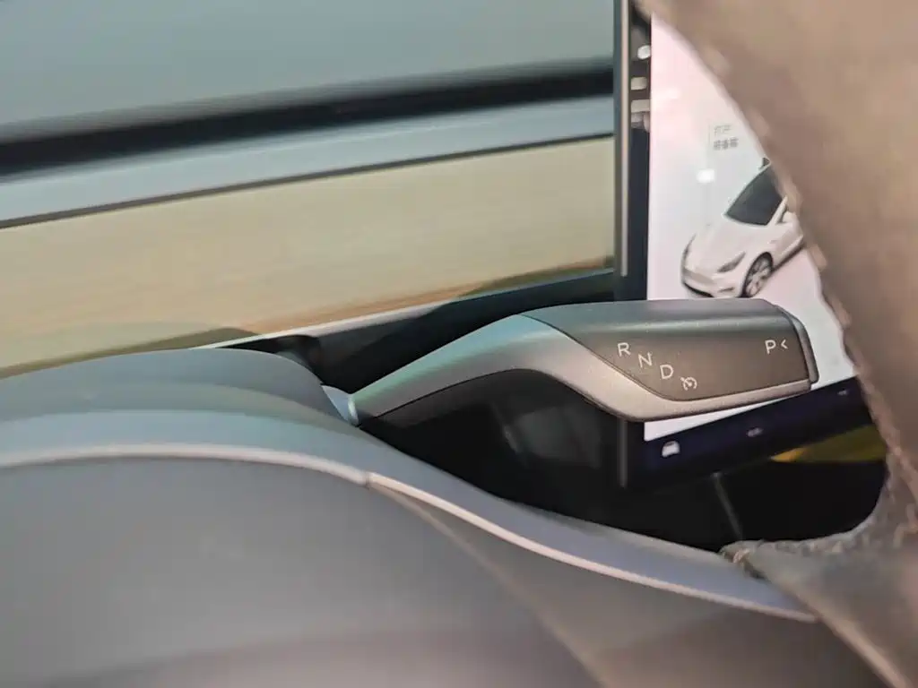 Tesla Model Y — миниатюра 14