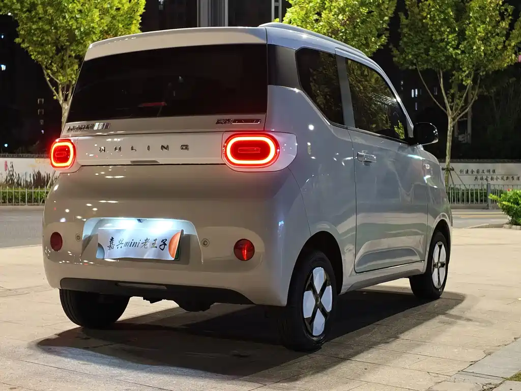 Wuling MINIEV — миниатюра 6