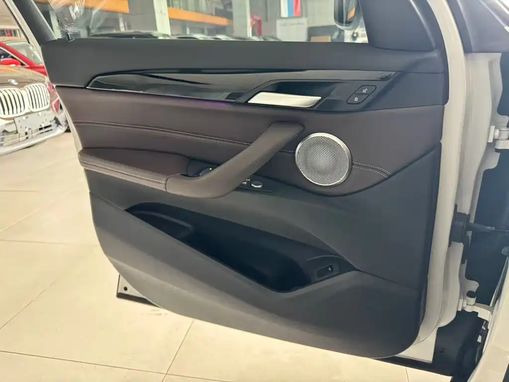 BMW X1 — миниатюра 10
