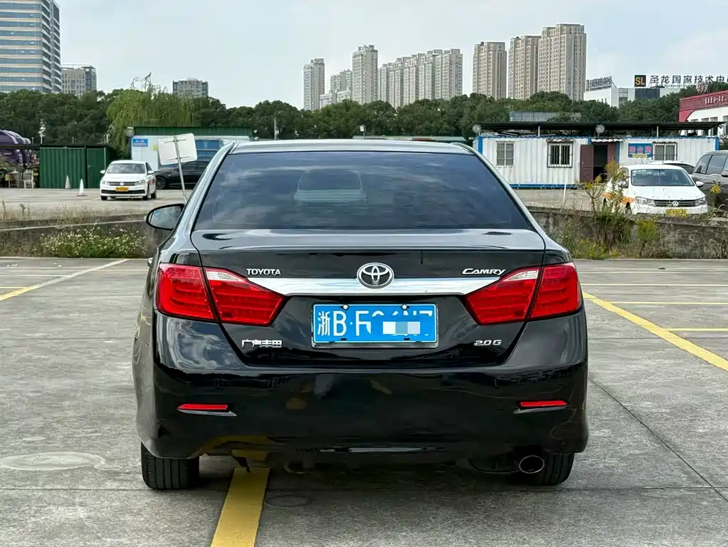 Toyota Camry — миниатюра 5