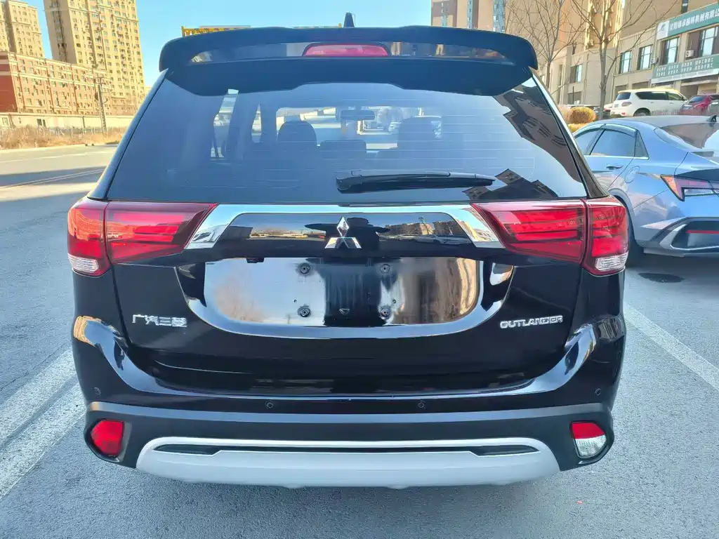 Mitsubishi Outlander — миниатюра 8