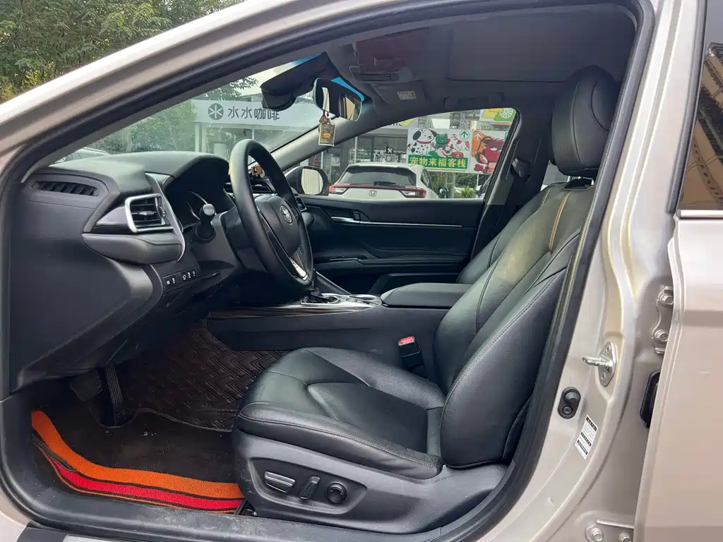 Toyota Camry — миниатюра 7