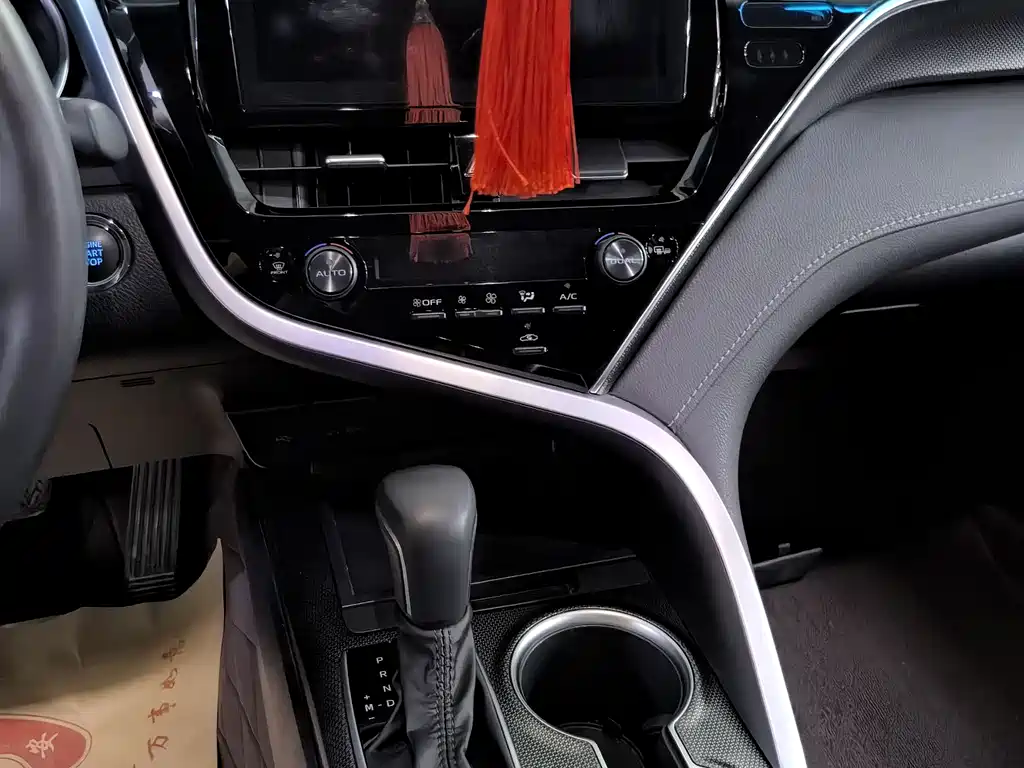Toyota Camry 2022 2.0S