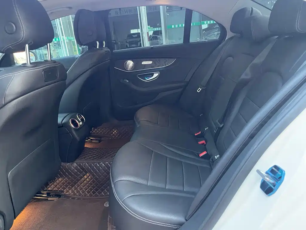Mercedes-Benz C-Class — миниатюра 8