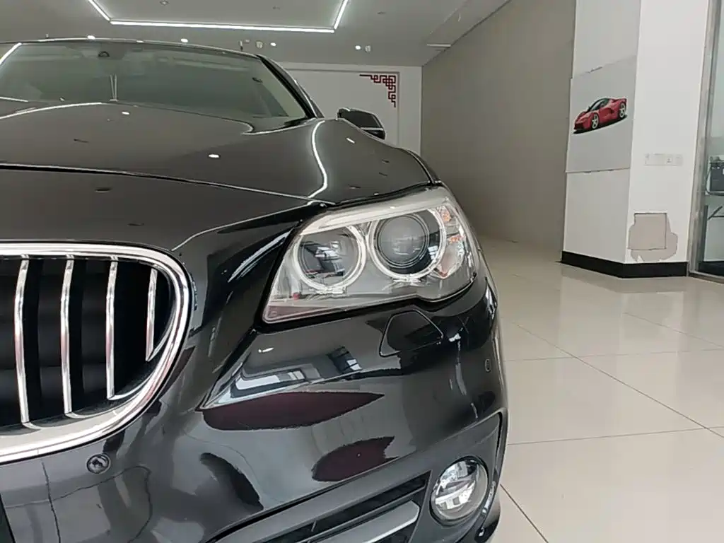 BMW 5 Series — миниатюра 24