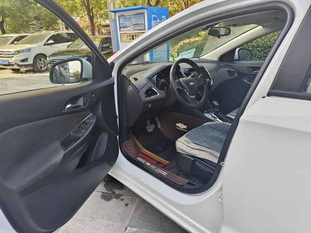 Chevrolet Cruze — миниатюра 10