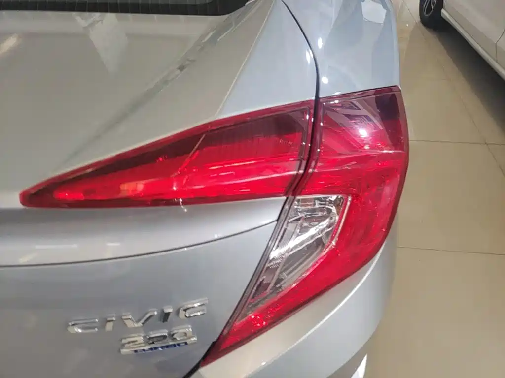 Honda Civic — миниатюра 8
