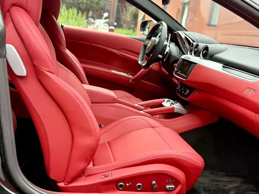 Ferrari FF — миниатюра 15
