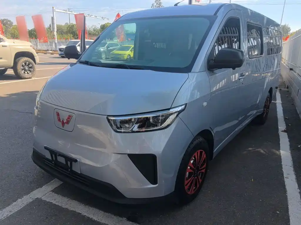 Wuling Yangguang — миниатюра 2