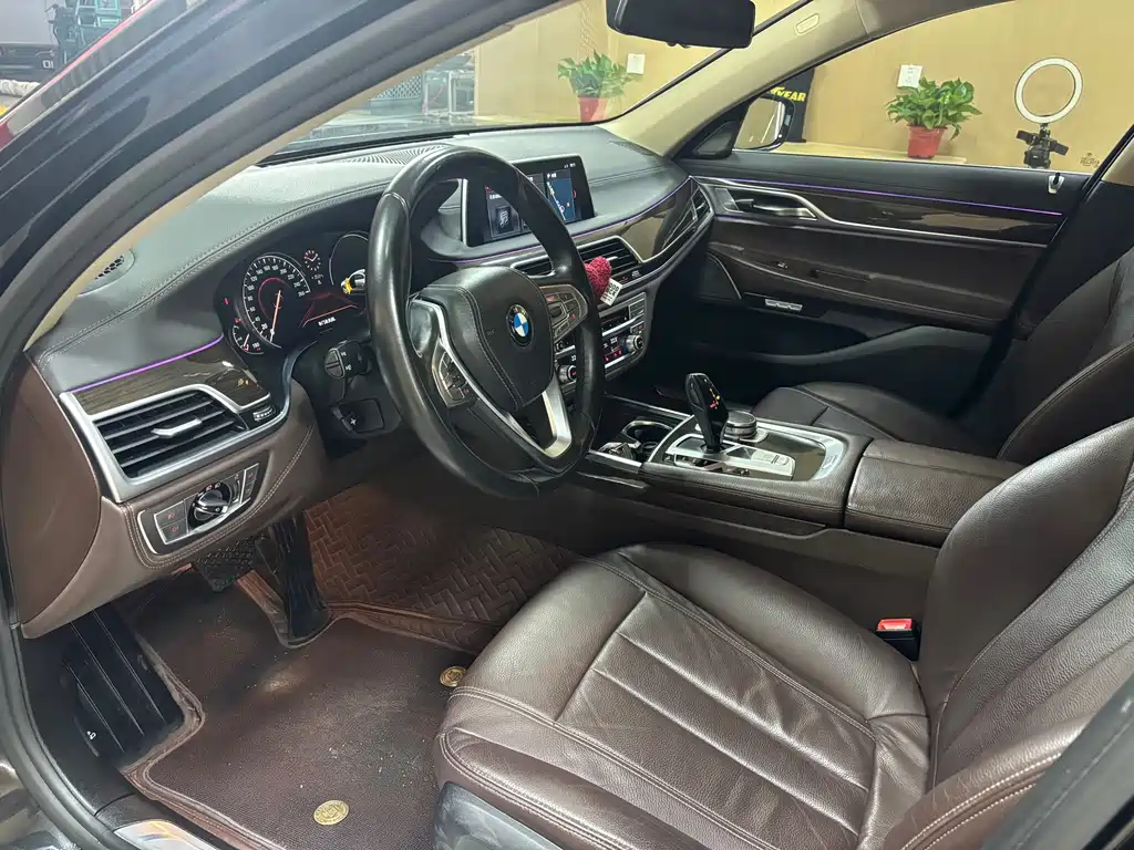 BMW 7 Series — миниатюра 4