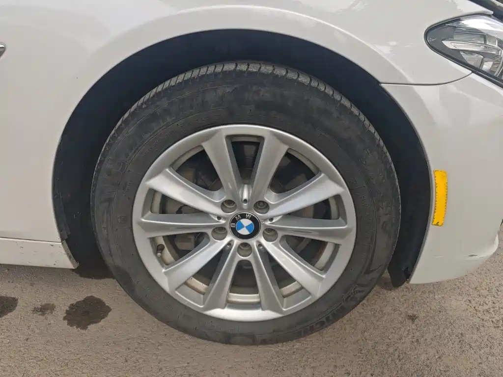 BMW 5 Series — миниатюра 9