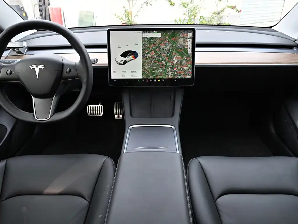 Tesla Model 3 — миниатюра 7