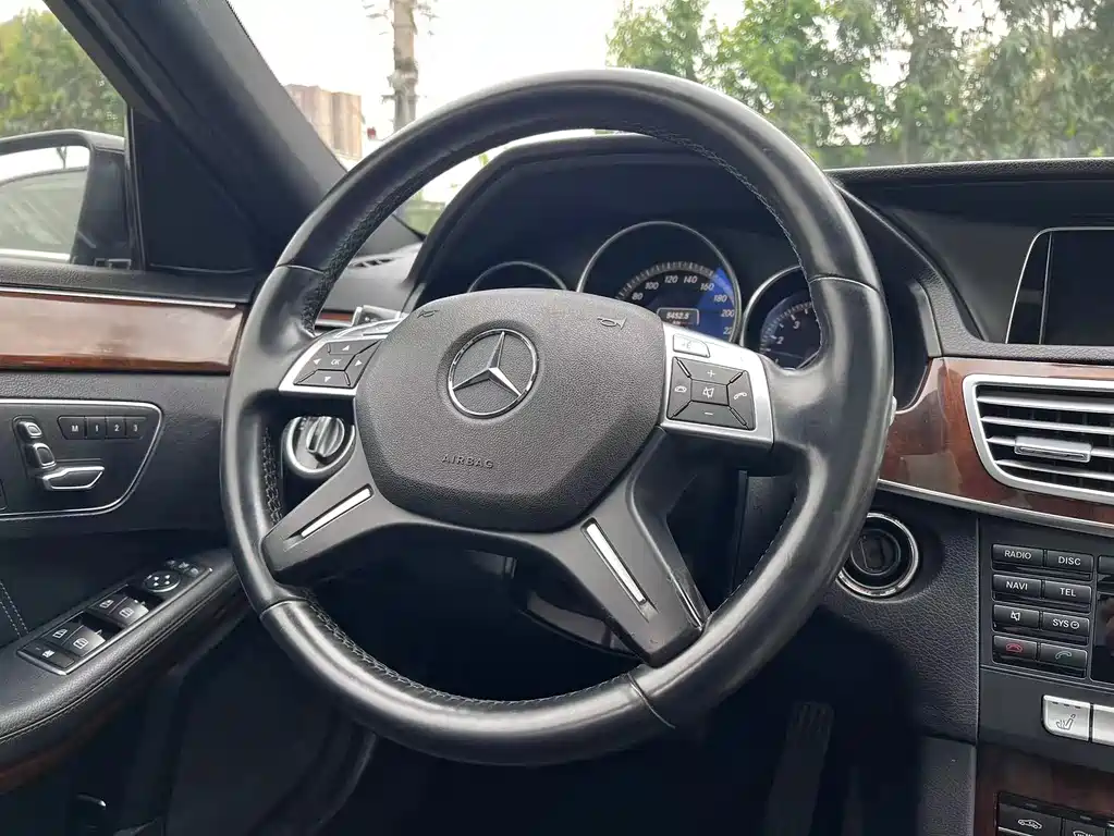 Mercedes-Benz E-Class — миниатюра 12