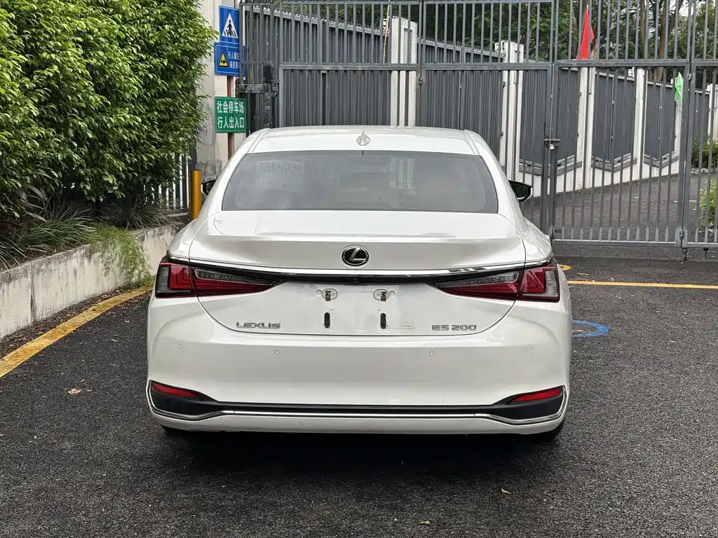 Lexus ES — миниатюра 8