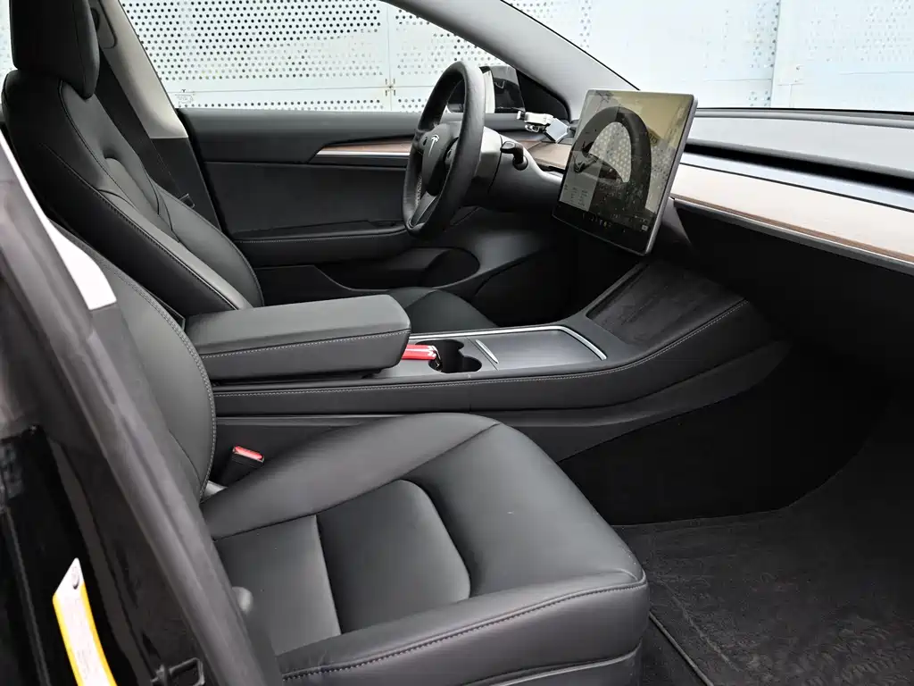 Tesla Model 3 — миниатюра 12
