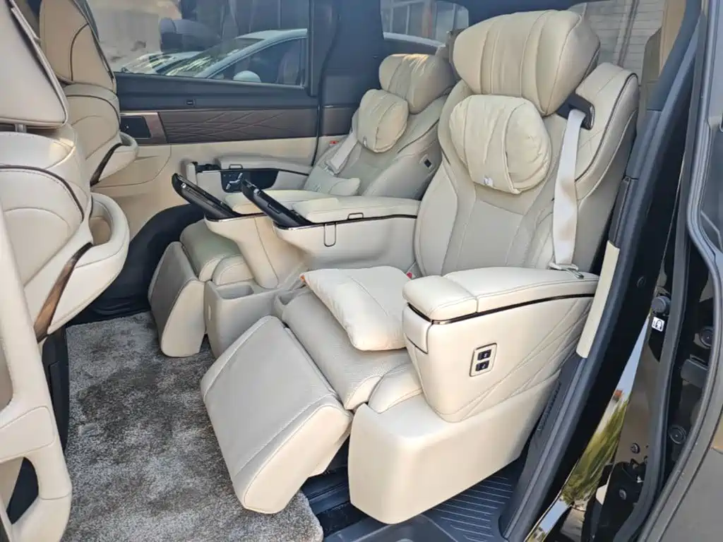 Toyota Alphard — миниатюра 17
