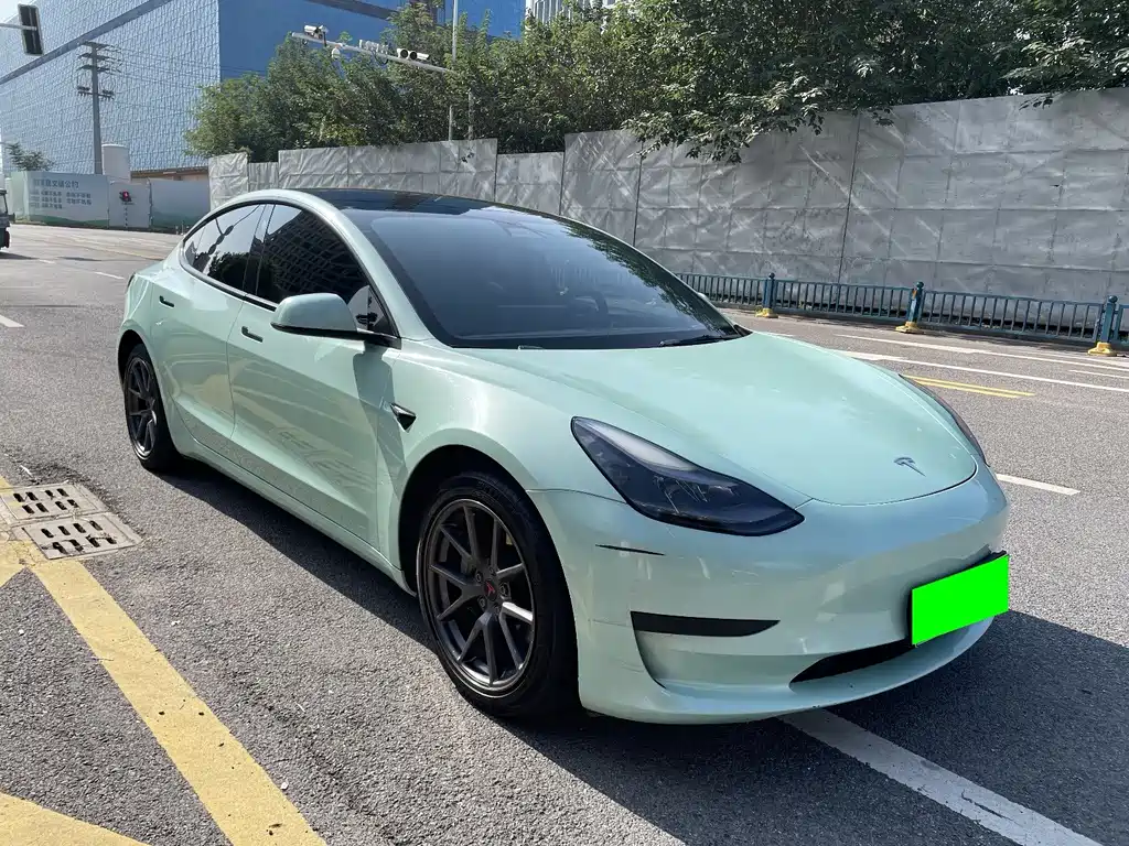 Tesla Model 3 — миниатюра 2