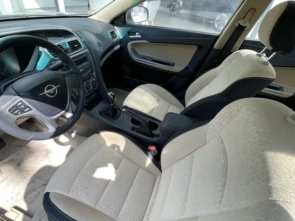 Haima Familia 2014 M5 1.6L MT Elite
