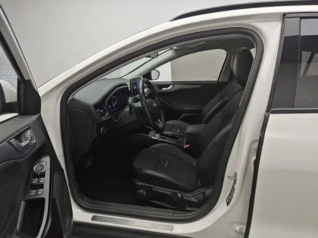 Ford Focus Active — миниатюра 8