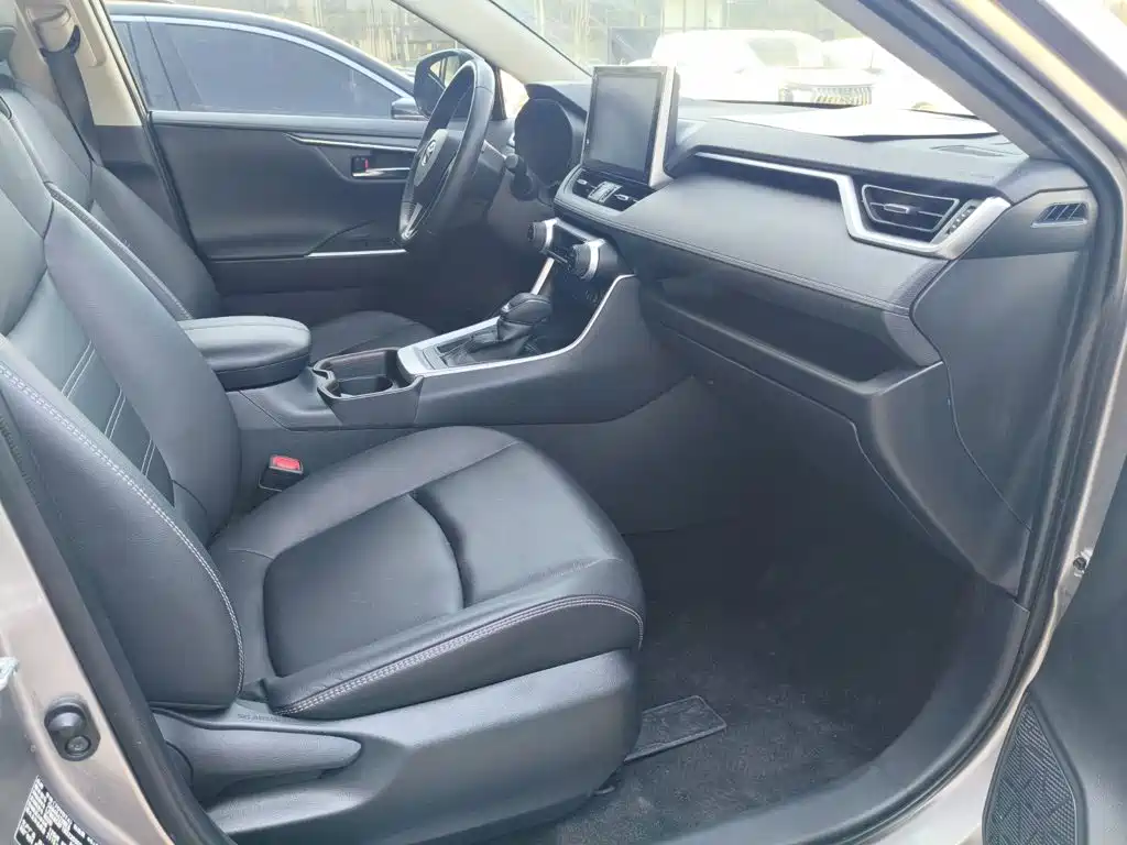 Toyota RAV4 — миниатюра 7