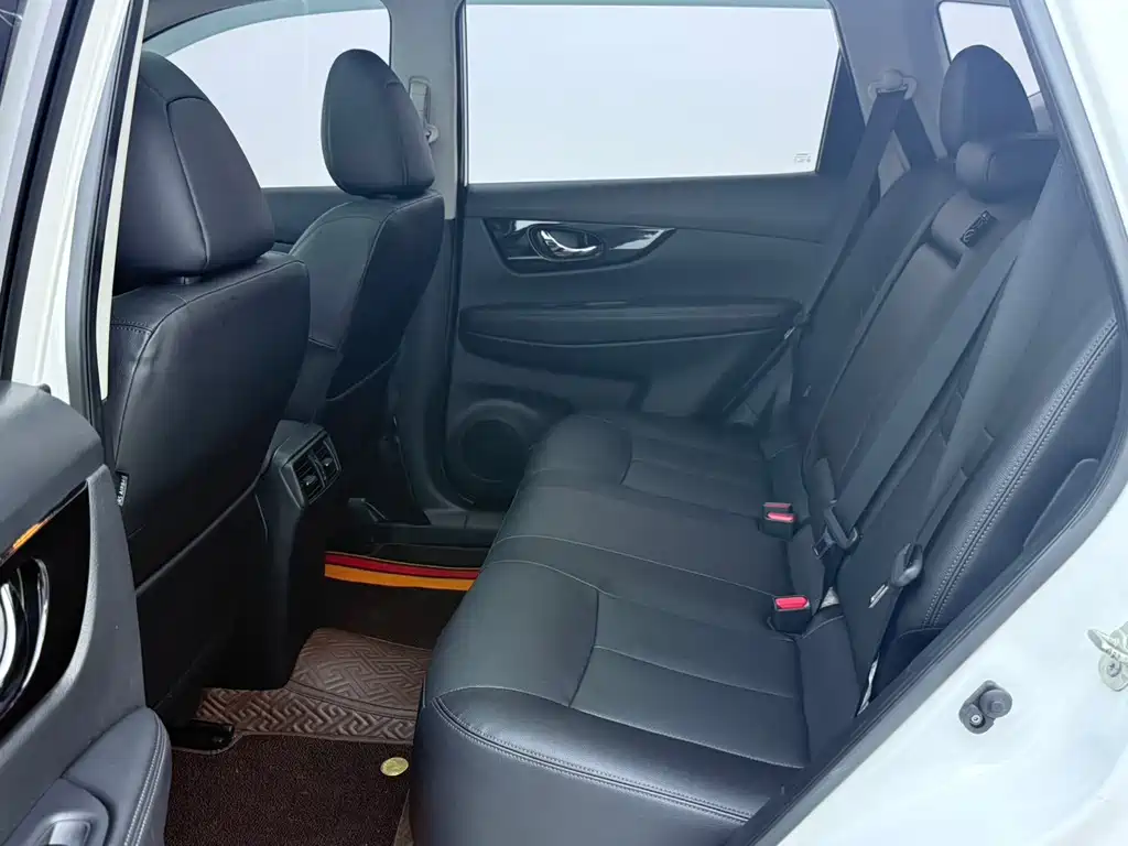 Nissan X-Trail — миниатюра 8