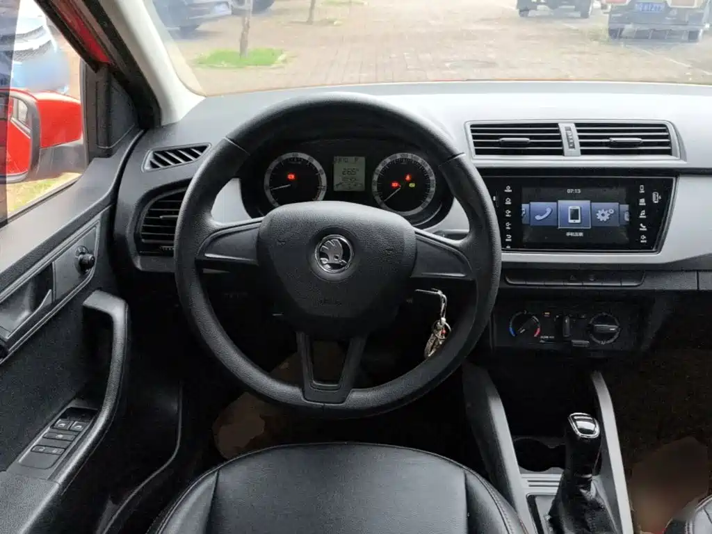 Skoda Fabia — миниатюра 11