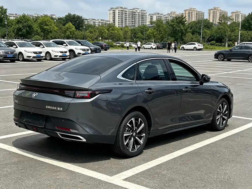 Changan Eado — миниатюра 3