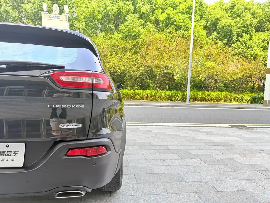 Jeep Cherokee — миниатюра 10