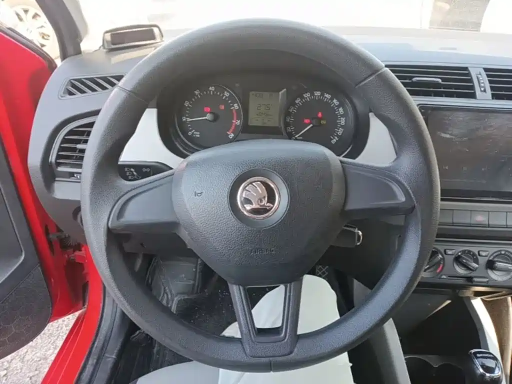 Skoda Fabia — миниатюра 11
