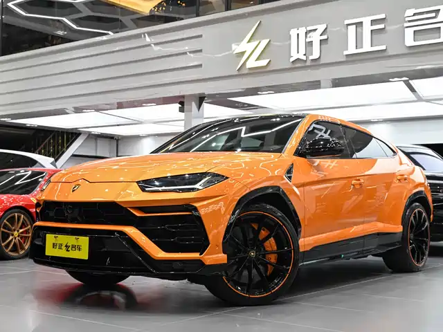 LAMBORGHINI URUS 2021