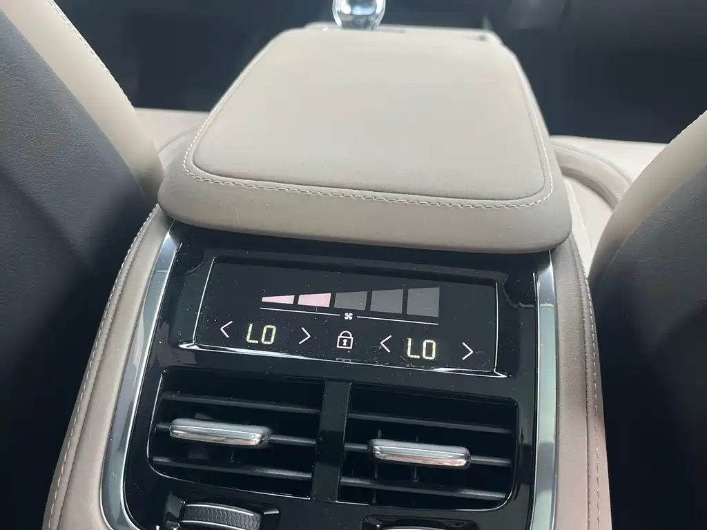 Volvo XC90 PHEV Facelift T8 Smart Supreme Luxury Edition 7 seats, фото 11