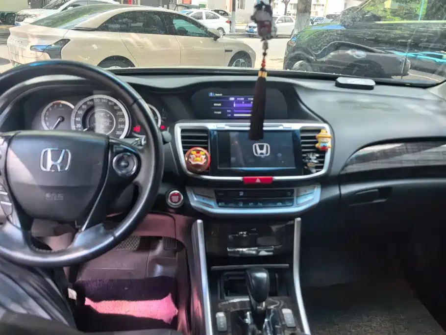 Honda Accord — миниатюра 11