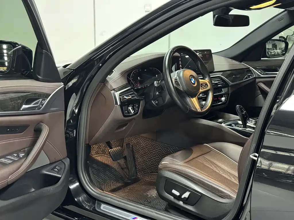 BMW 5 Series — миниатюра 4