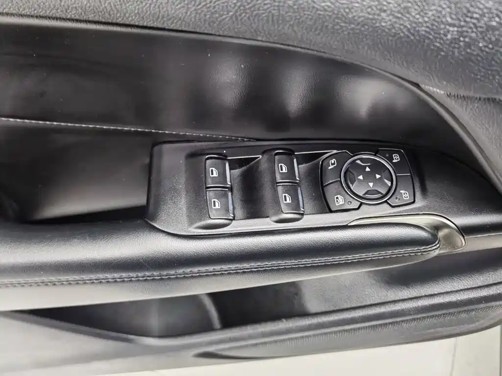 Lincoln MKC — миниатюра 9