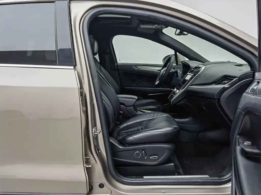 Lincoln MKC — миниатюра 23