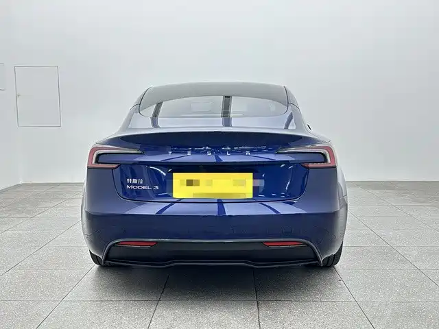 Tesla Model 3 — миниатюра 5