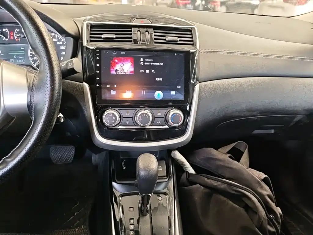Nissan Tiida — миниатюра 13