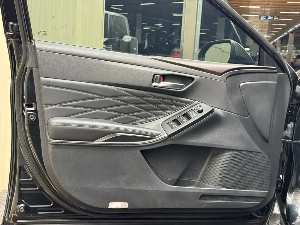 Toyota Avalon — миниатюра 8