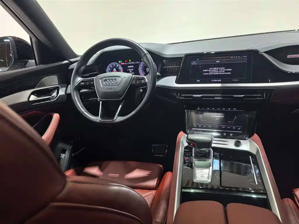 Audi Q6 2024 45 TFSI quattro 6 мест