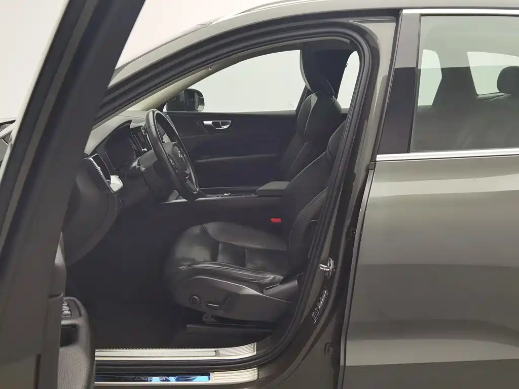 Volvo XC60 — миниатюра 10
