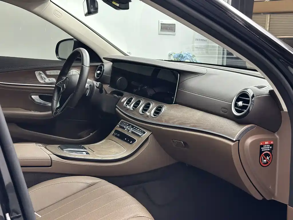Mercedes-Benz E-Class — миниатюра 15